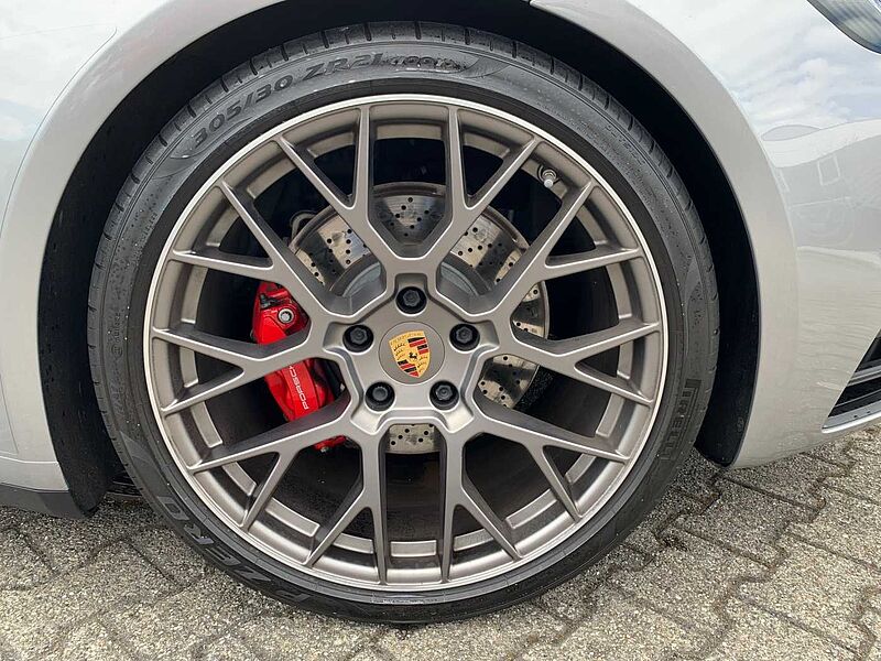 Porsche 992 911 Carrera S Bose SD PDCC PASM 4-Rad-Lenkung uvm